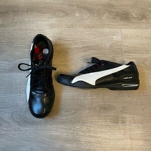 Puma Men's Black and White Sneakers